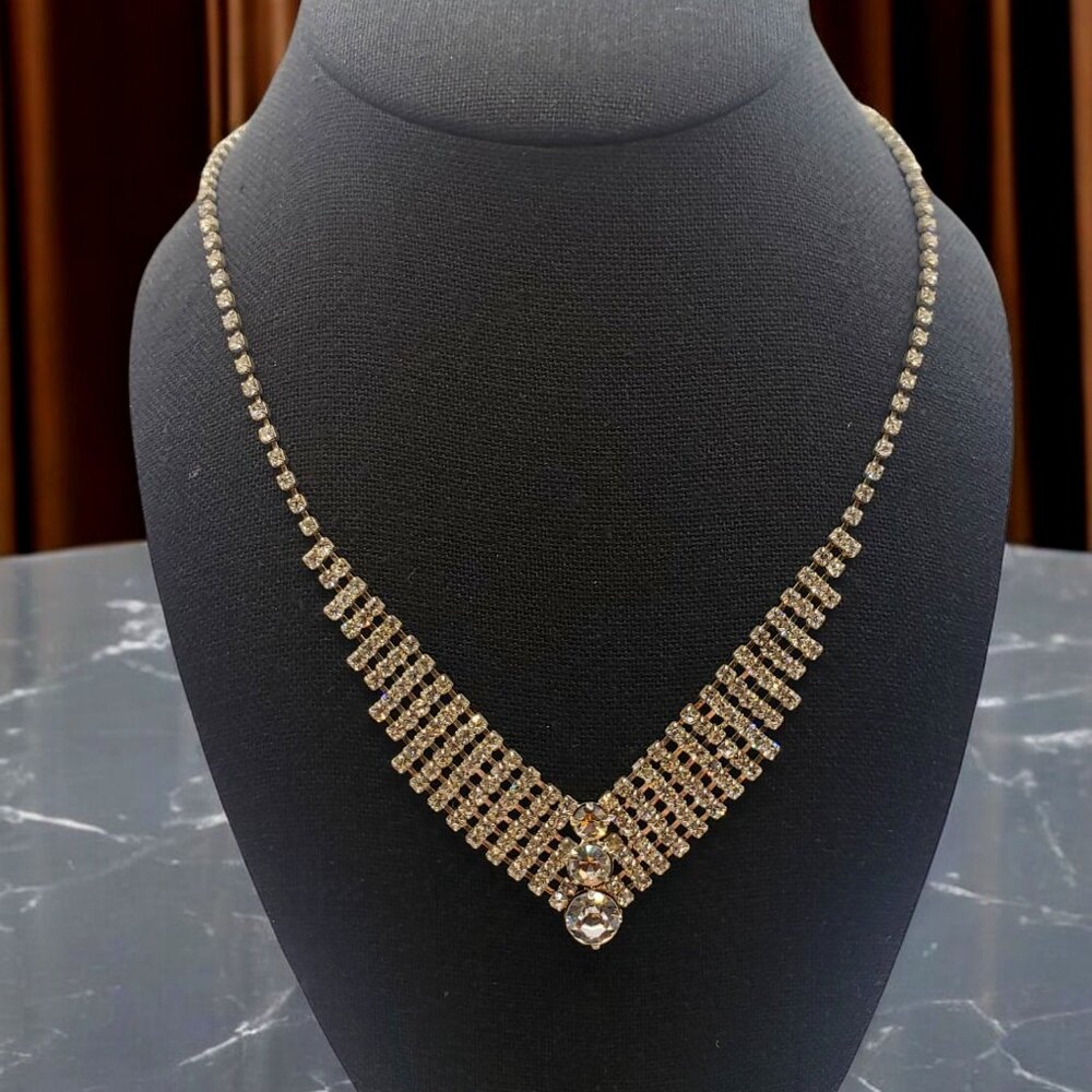 V-Shaped White Rhinestone Adjustable Necklace on a Silver Tone Chain